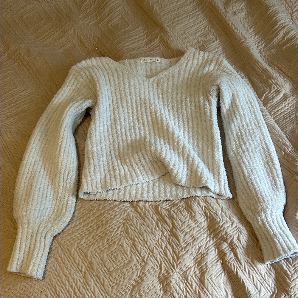 White V-Neck Cropped Sweater